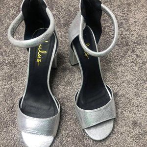 SILVER SUEDE METALLIC ANKLE STRAP‎ HEEL